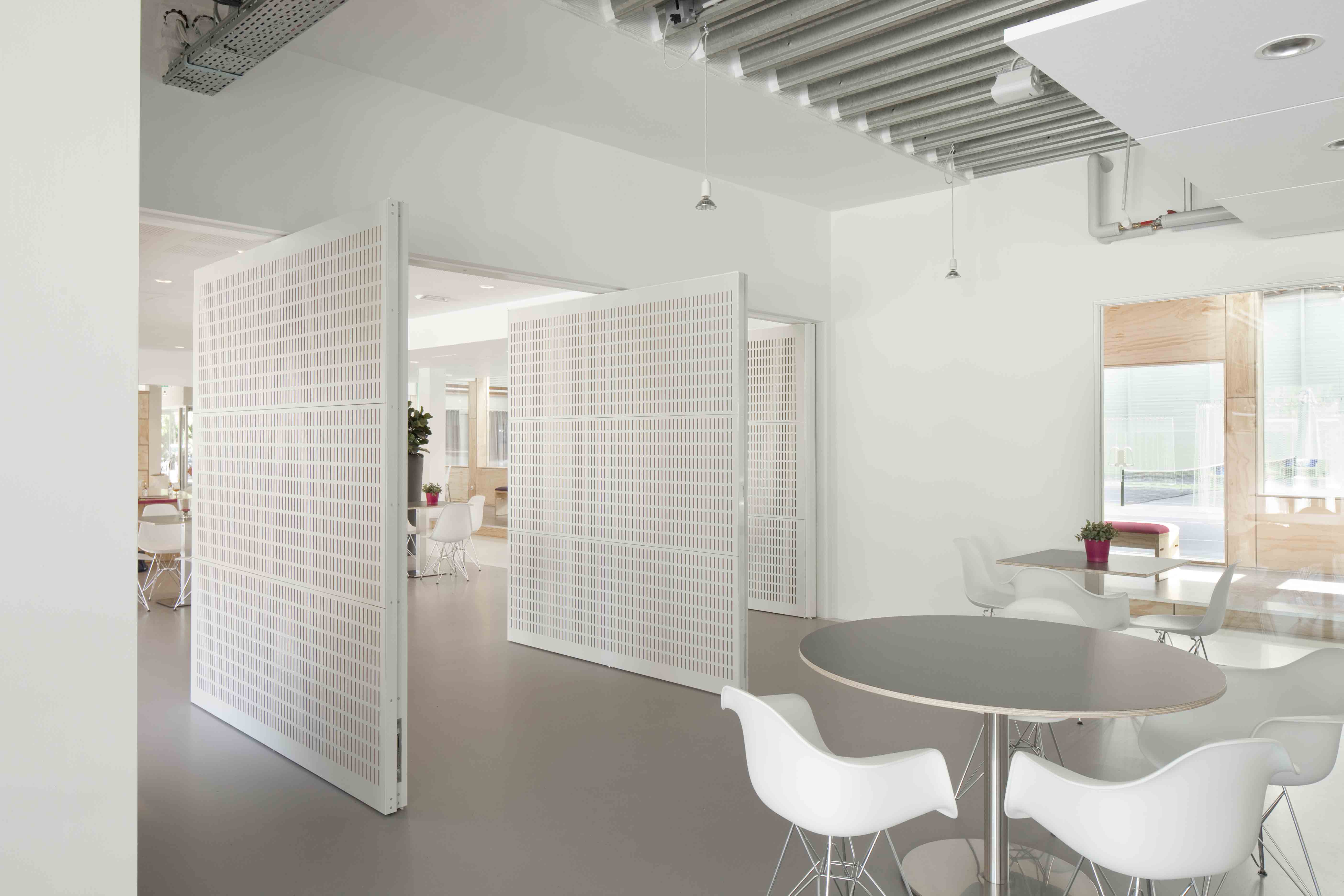 132.9-FritsJurgens-soundproof-pivot-doors.jpg