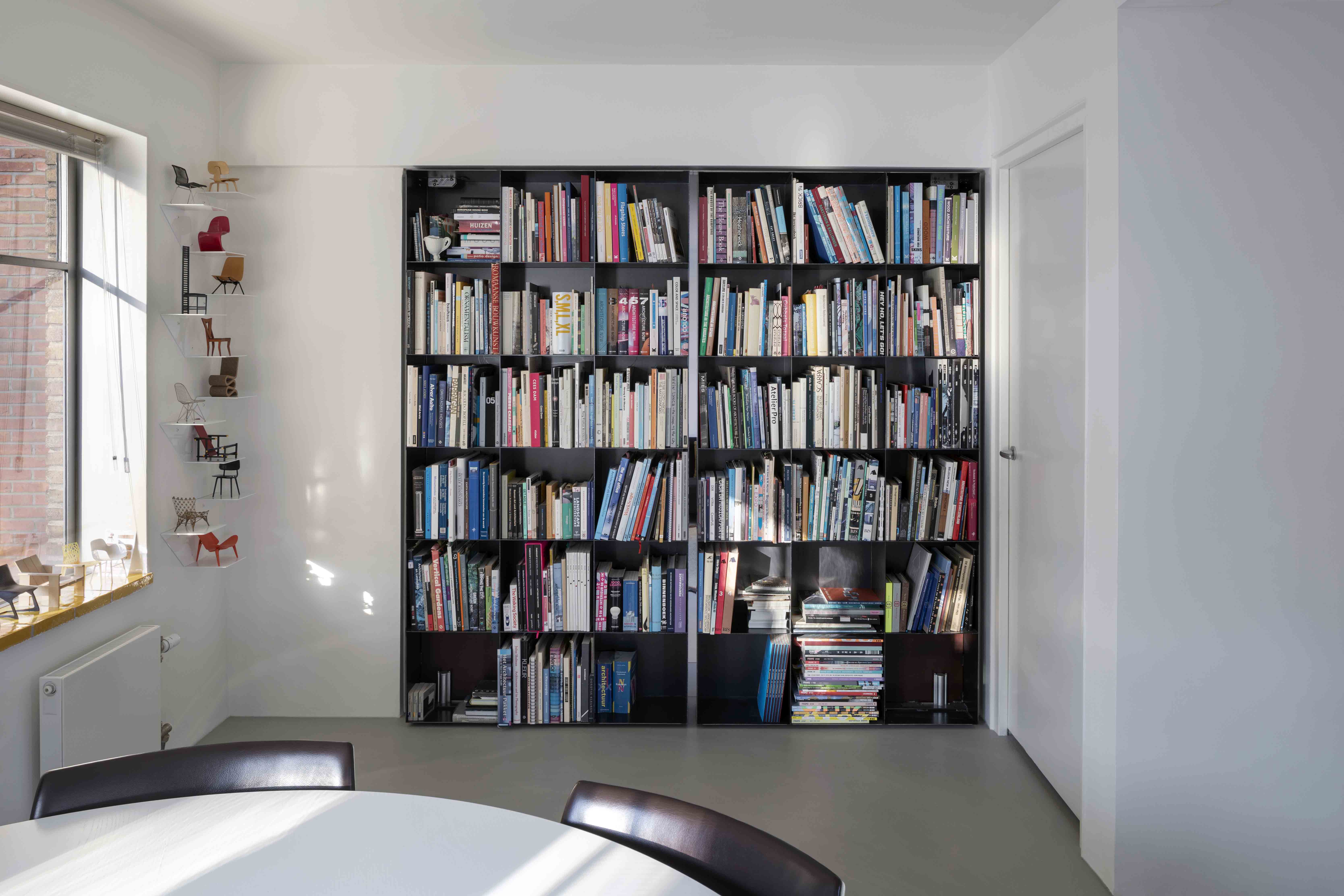 204.5-FritsJurgens-Bookcase.jpg
