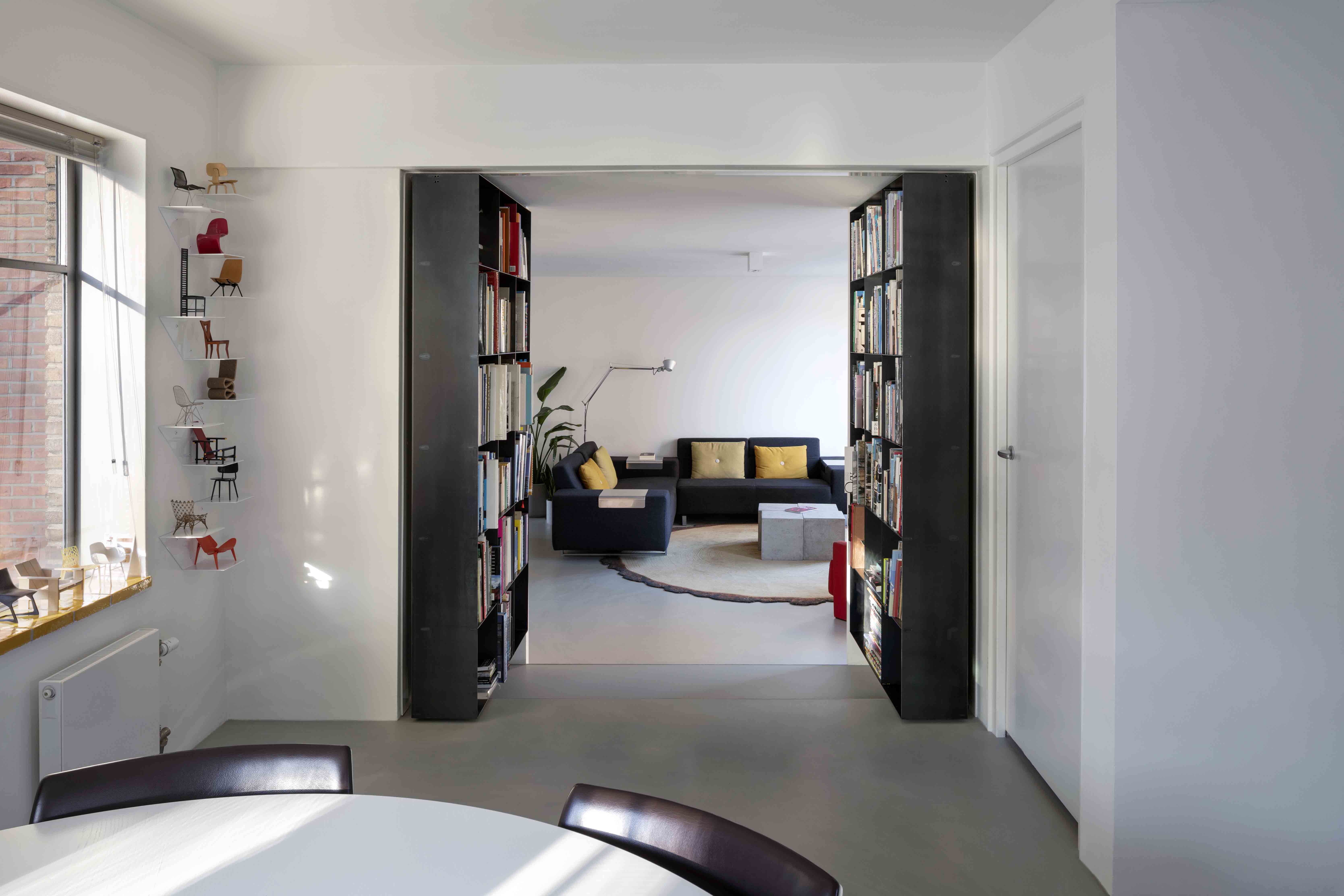 204.6-FritsJurgens-Bookcase.jpg