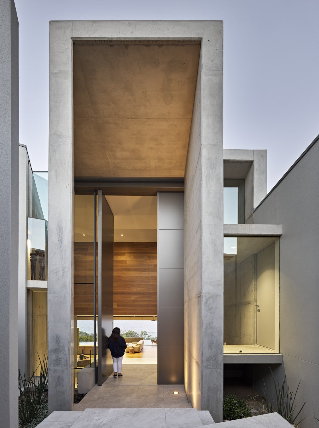 Architecture-by-Gavin-Maddock-pivot-door-by-Australian-Metal-Craft-With-FritsJurgens-pivot-hinge-system-M.jpg