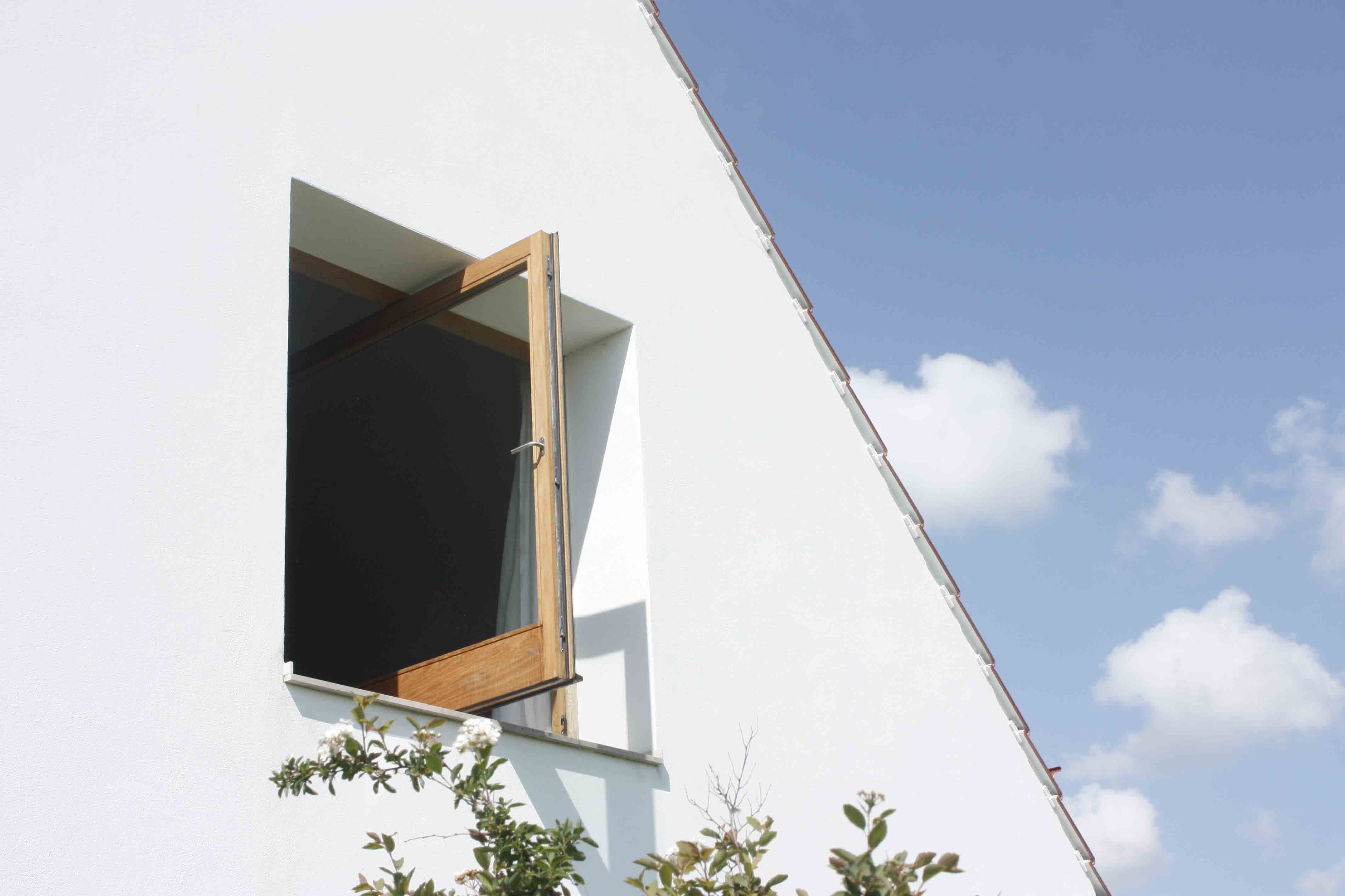 Pivoting window by Mathias Stelmach