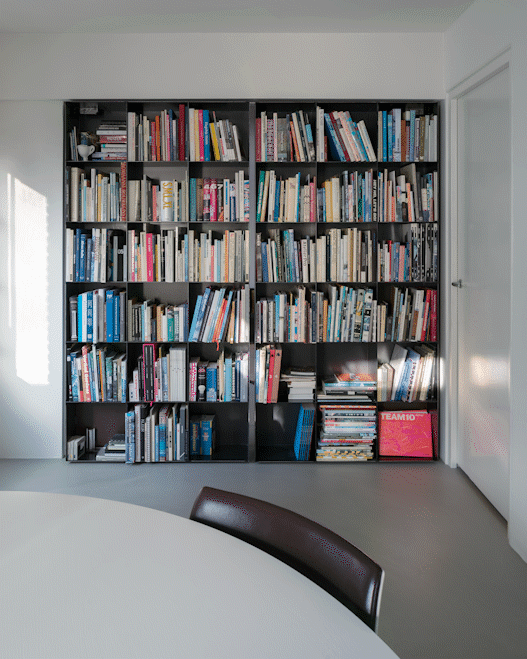 204.1-FritsJurgens-Bookcase_3.gif