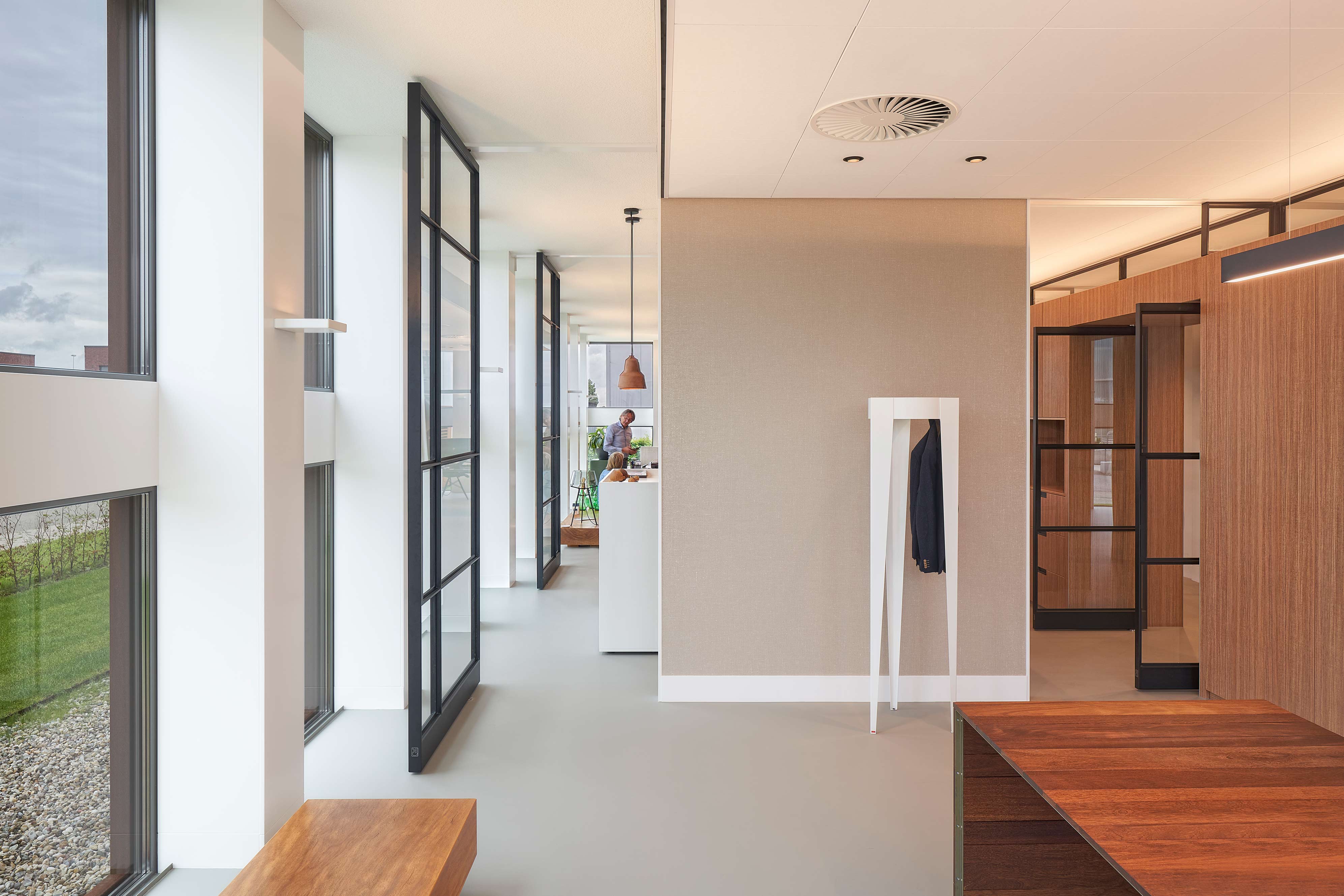 319.-Steel-and-glass---Office-NNZ,-architecture-by-Team4,-interior-by-Buro-Bulder,-photography-by-Gerard-van-Beek---FritsJurgens-System-M-pivot-hinge-systems05.jpg