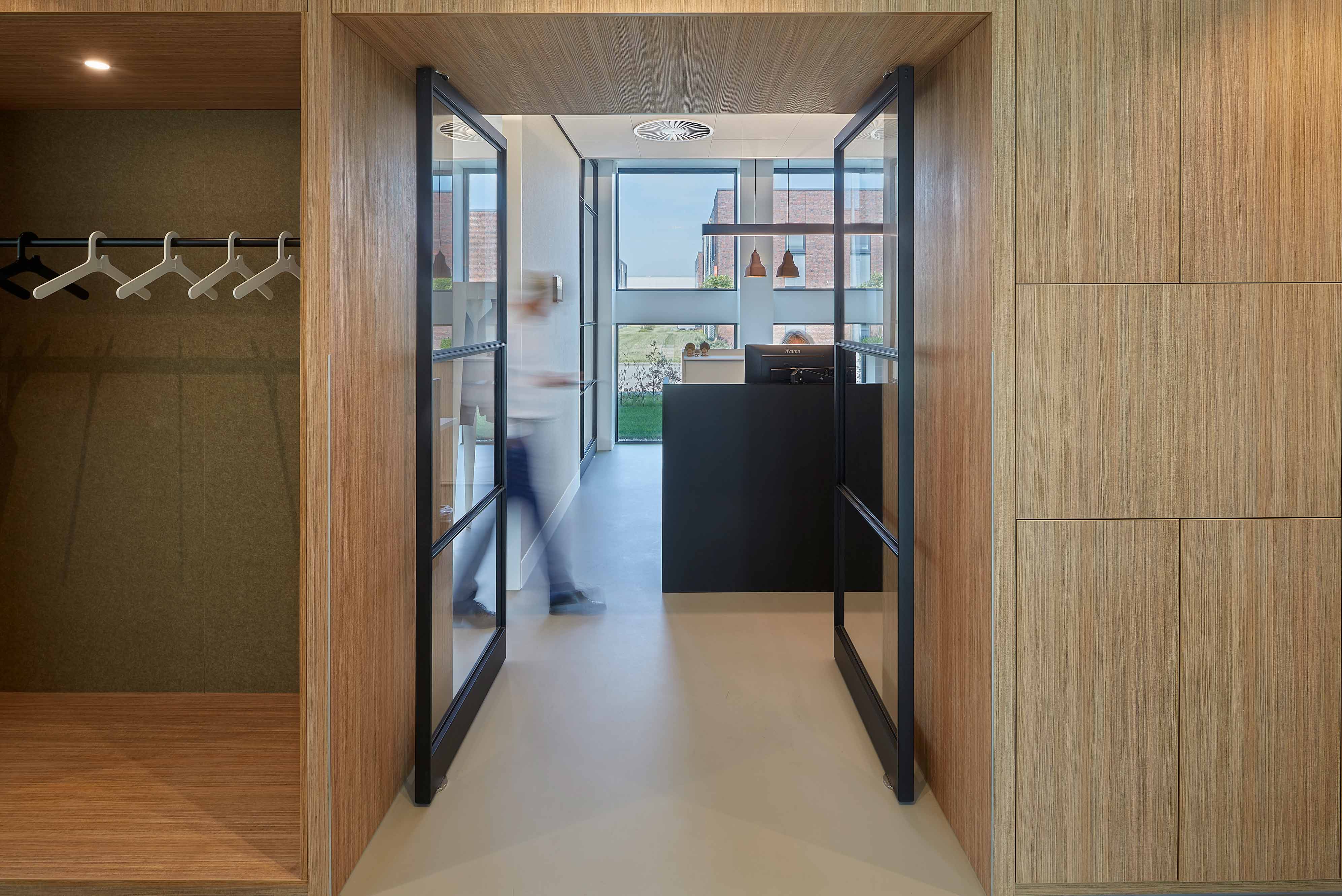 319._1Steel-and-glass---Office-NNZ,-architecture-by-Team4,-interior-by-Buro-Bulder,-photography-by-Gerard-van-Beek---FritsJurgens-System-M-pivot-hinge-systems02.jpg