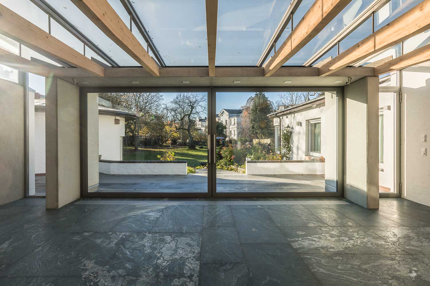 381.11-Twin-pivot-door-in-air-lux.jpeg