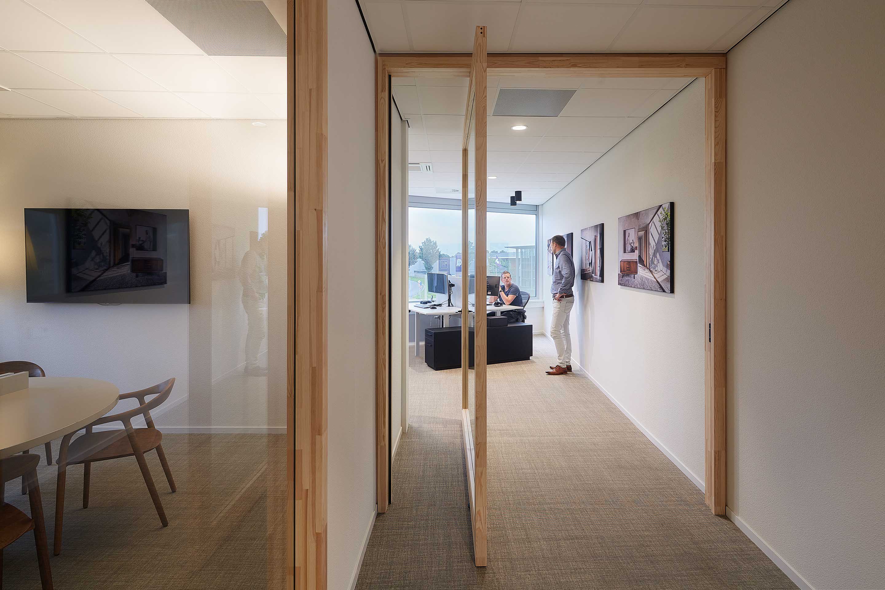 369.-Office-FritsJurgens,-doors-by-Harryvan-Interieurbouw,-photography-by-Gerard-van-der-Beek13.jpeg