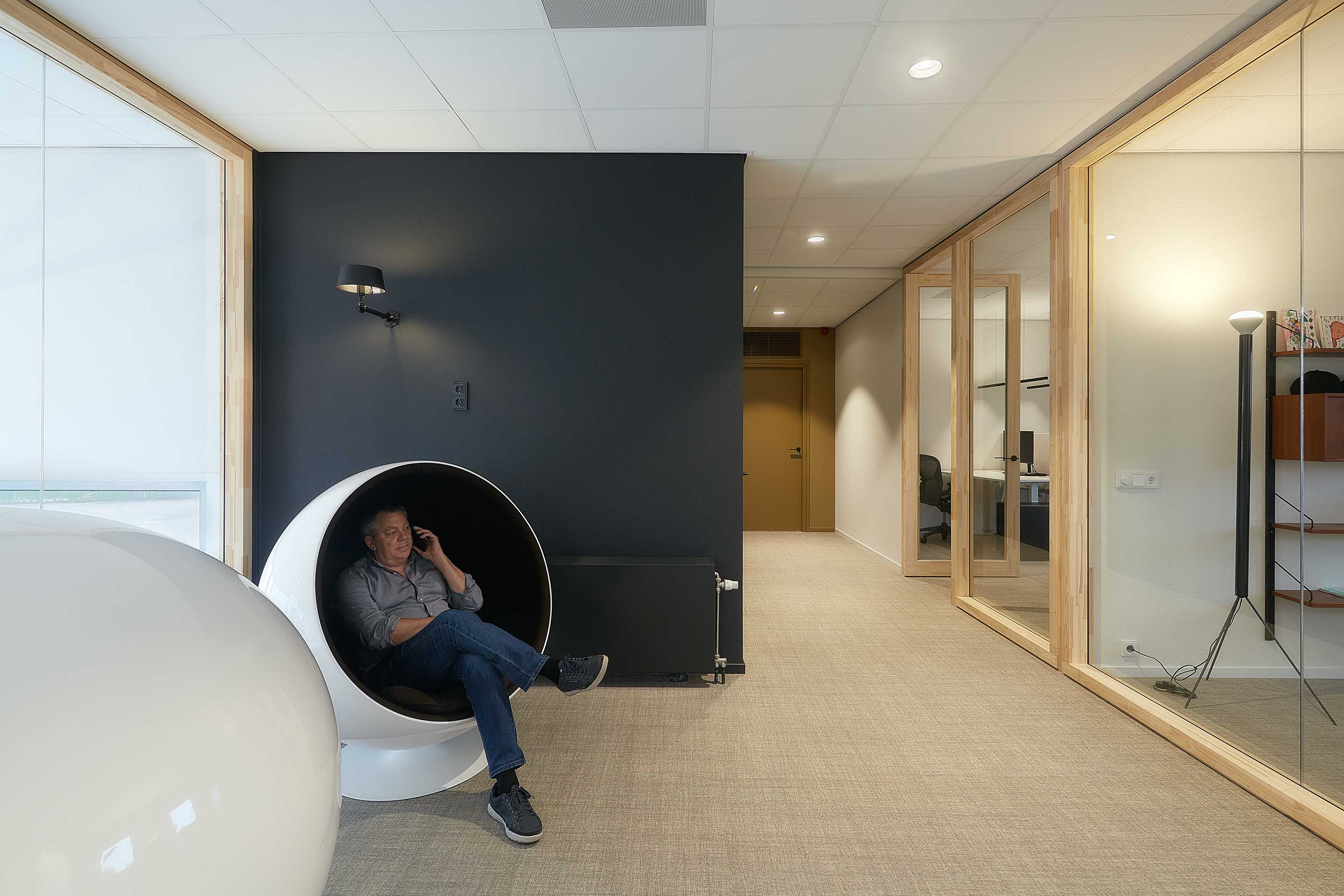369.-Office-FritsJurgens,-doors-by-Harryvan-Interieurbouw,-photography-by-Gerard-van-der-Beek20.jpeg