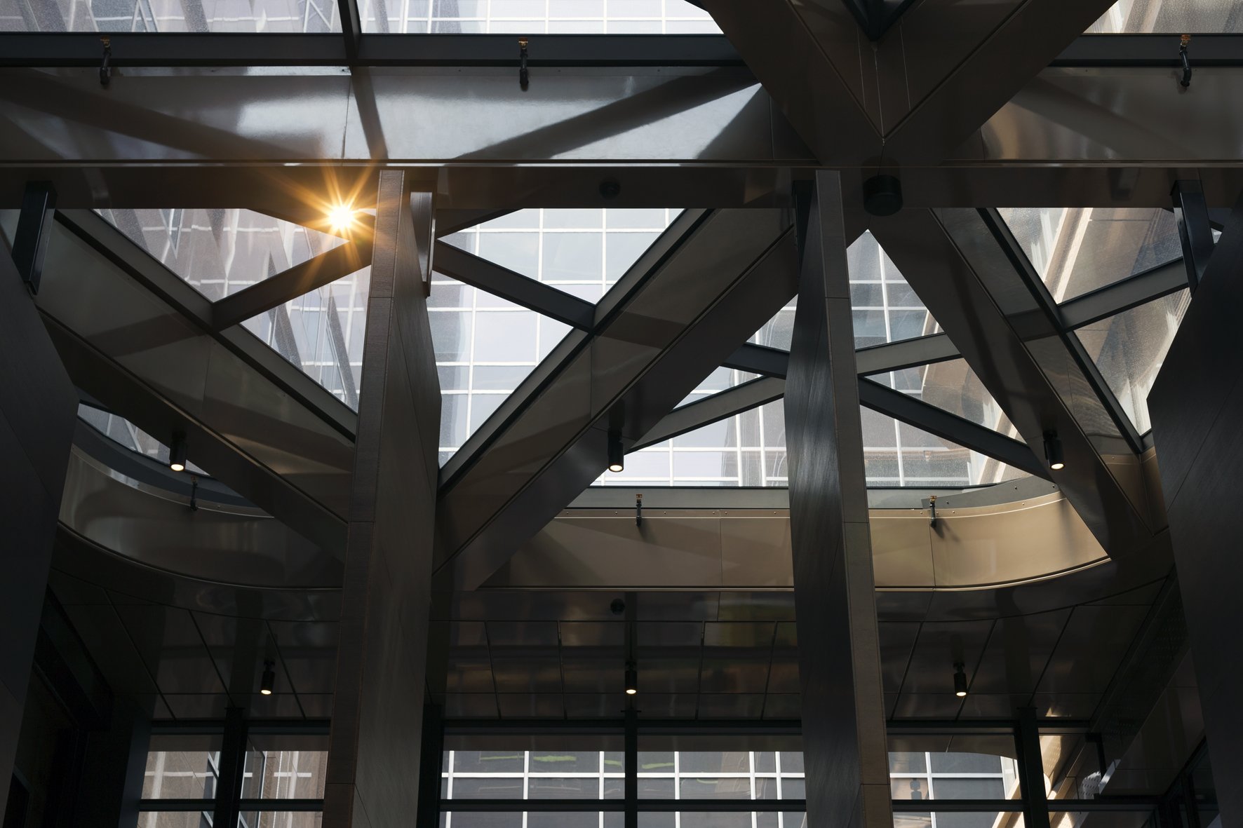 porta-pivotante-interior-atrium.jpg