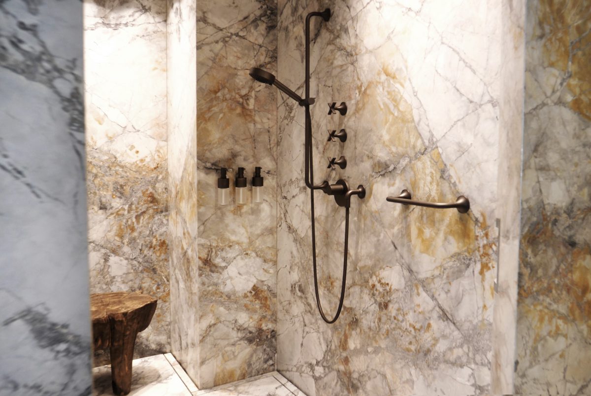 pivoting-marble-door-bathroom-fritsjurgens-e1573721906229.jpg