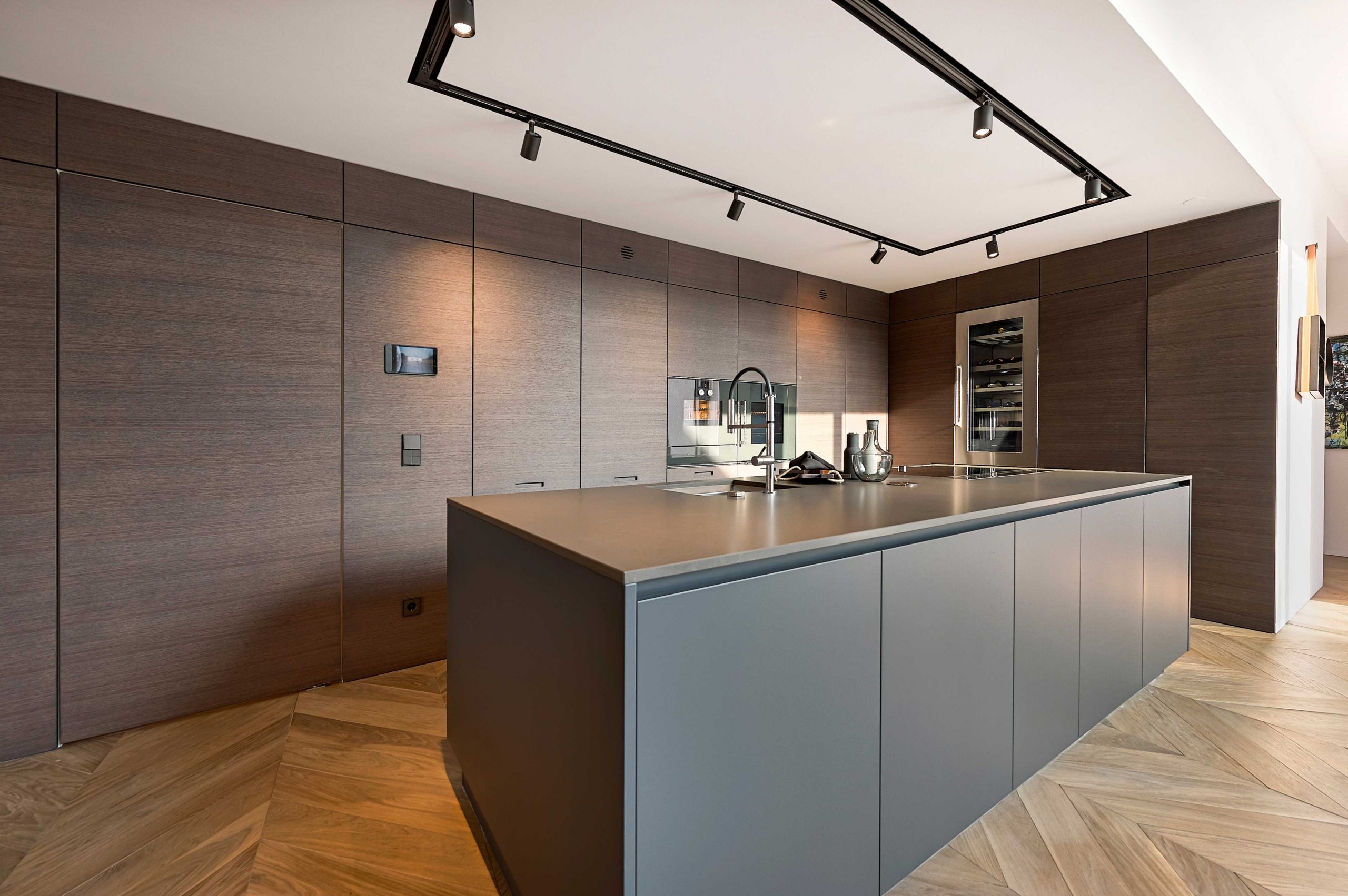 pivot-doors-with-fritsjurgens-pivot-hinge-systems-inside-fritsjurgens-scaled.jpg