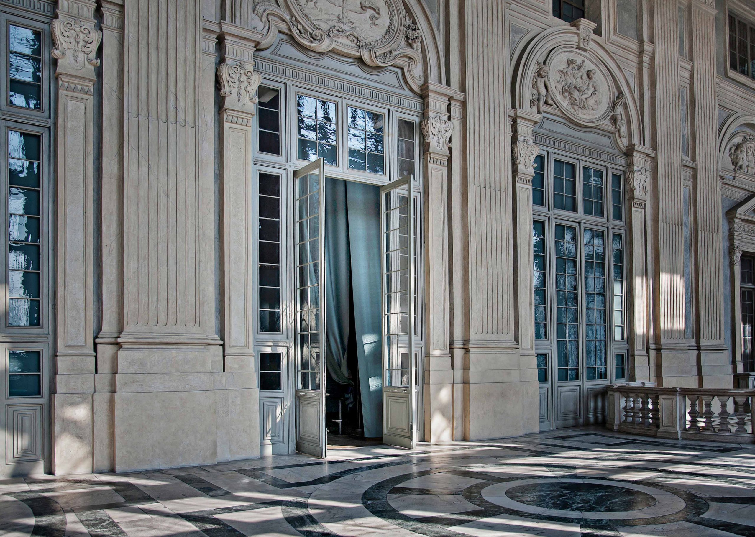 houten-taatsdeuren-fritsjurgens-onzichtbare-scharnieren-palazzo-madamme-scaled.jpg
